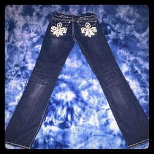 LA IDOL Jean's flare leg. Popular fleur de lis 🌹